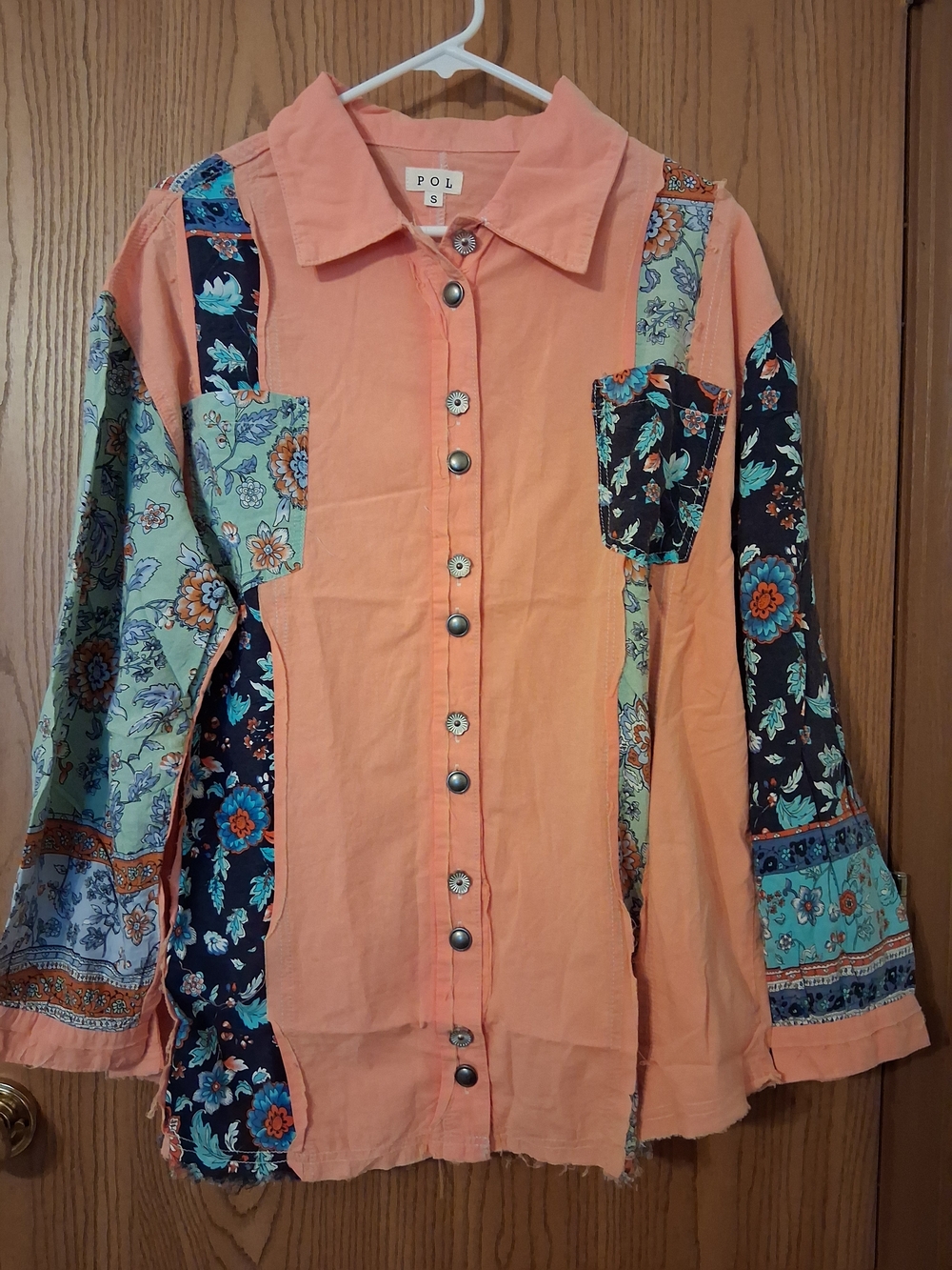 POL Button-Front Patchwork Shirt in Peach & Floral Sz S